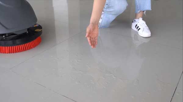 全自動洗地機為什么吸水不干凈？要怎么解決？