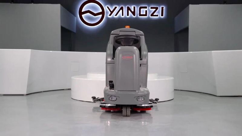 為什么駕駛式洗地機非常適合購物中心的地板