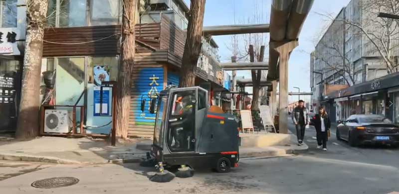 北京798藝術(shù)區(qū)使用揚(yáng)子掃地機(jī)后，持續(xù)采購(gòu)！