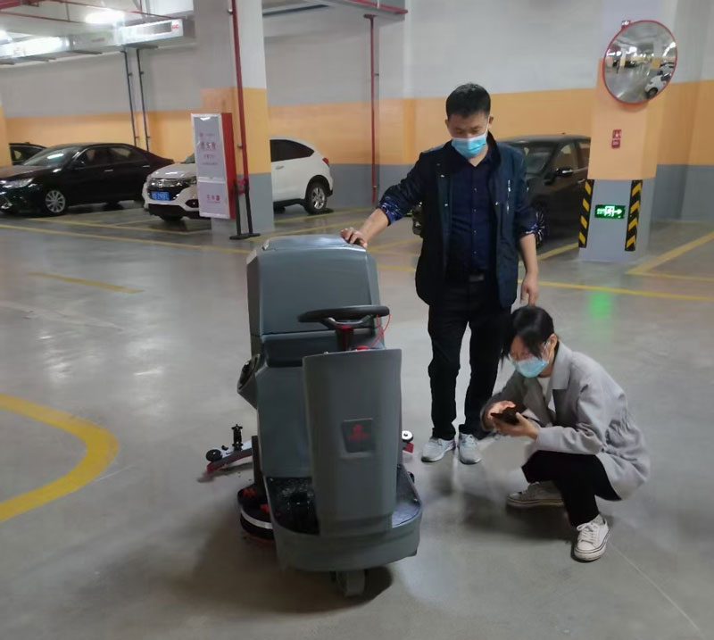 為您的設(shè)施尋找停車(chē)場(chǎng)清掃機(jī)