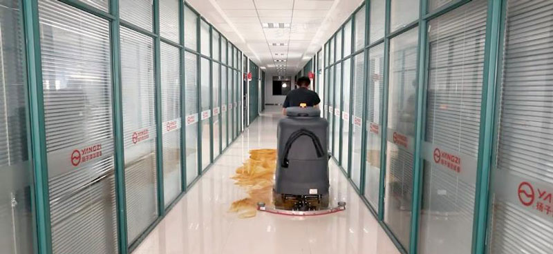 使用洗地機可提高您辦公室的專業(yè)水平