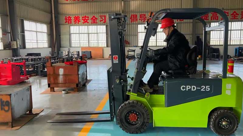 揭穿電動叉車神話！