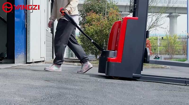 冬季天氣的 5 個叉車安全提示